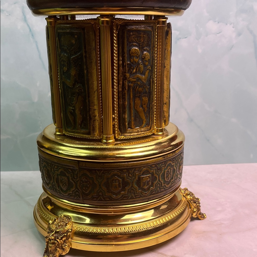 Vintage MUSICAL CAROUSEL CIGARETTE LIPSTICK MUSIC BOX REUGE SWISS MOVEMENT RARE - Picture 6 of 17